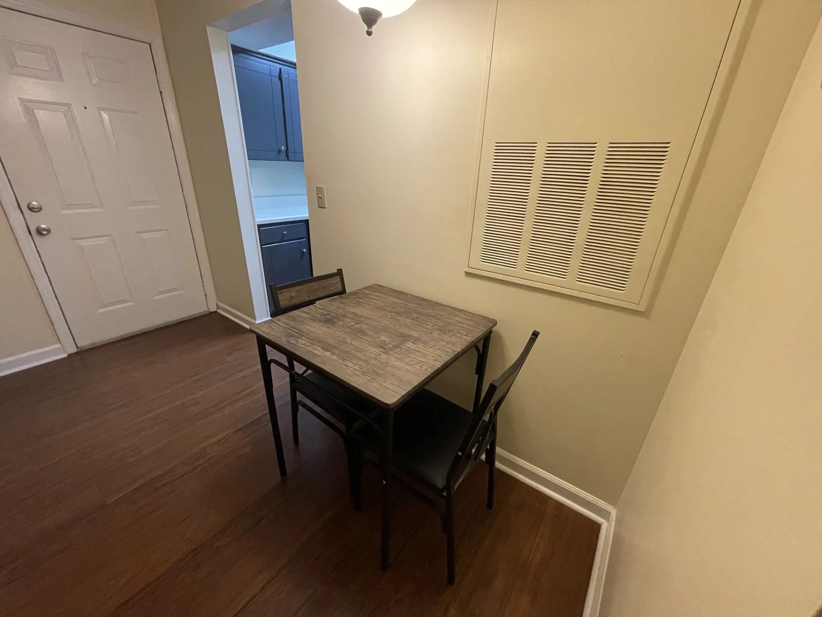 Room for everyday meals in the furnished Midtown Nashville condo