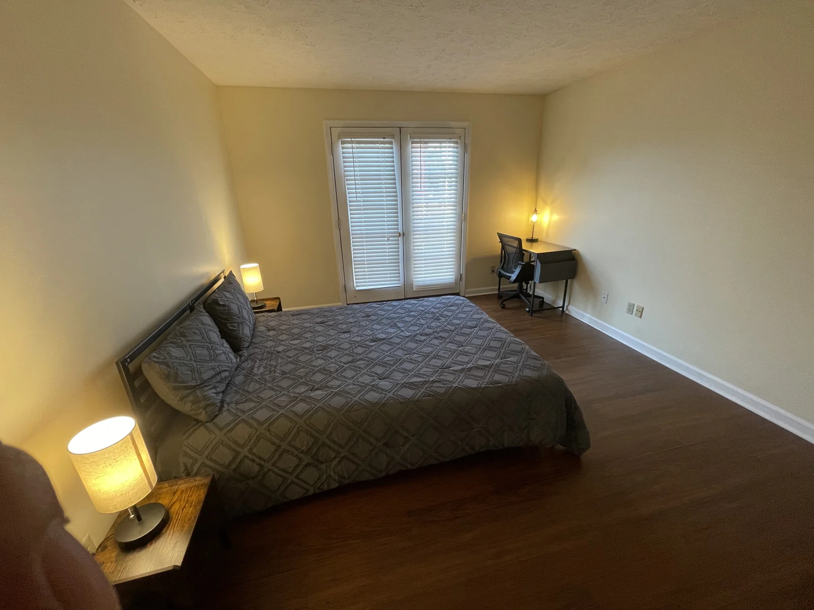 The second bedroom in the furnished Midtown Nashville condo